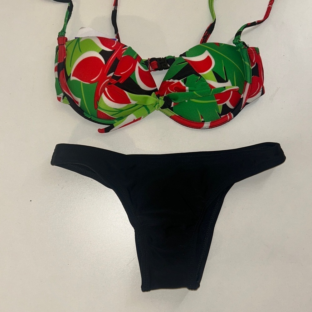 Recco Size Large Brazilian Floral Underwire Top & Black Bottom. New With Tags.